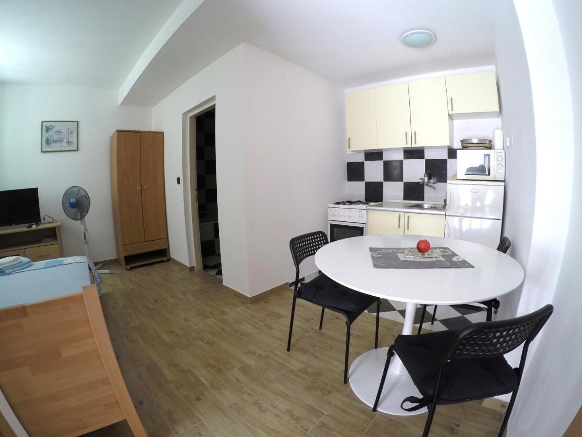 Peach Apartment'S Repic Bibinje Exterior photo