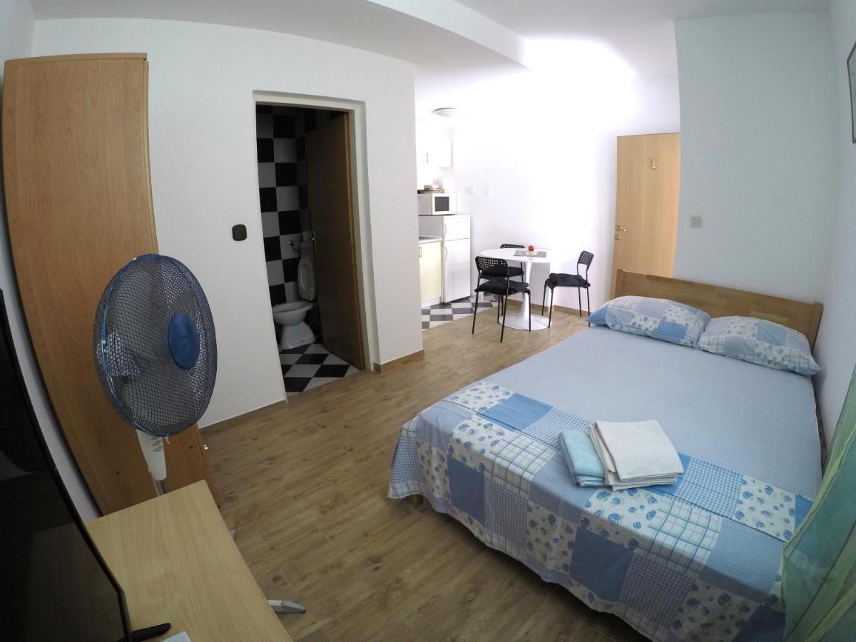 Peach Apartment'S Repic Bibinje Exterior photo